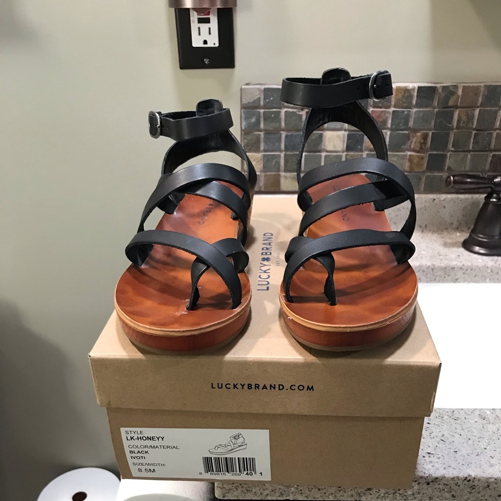 Lucky Brand Ivoti Black Sandal With Toe Loop